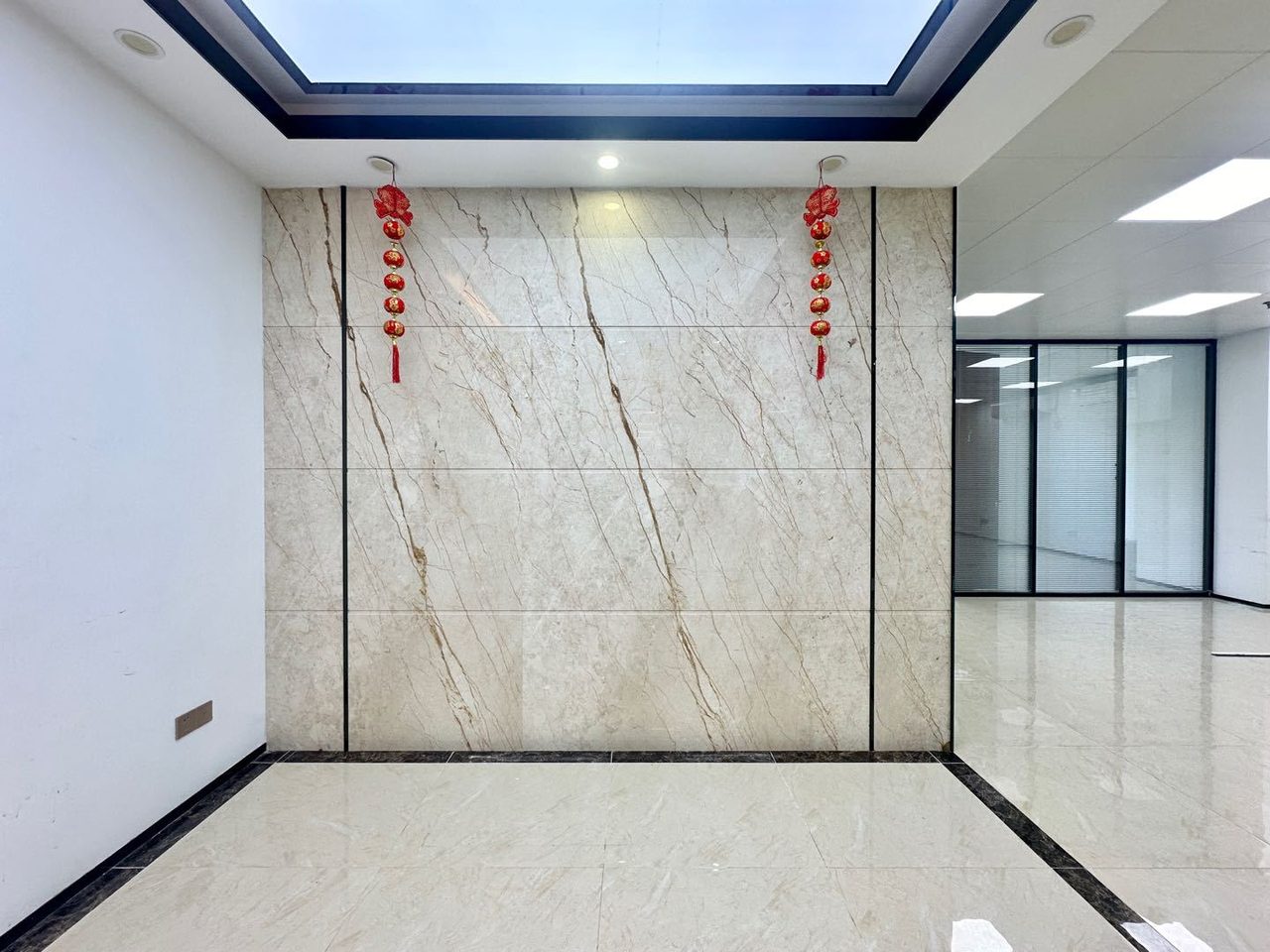 阳光华艺大厦168㎡精装办公室出租，中层东向采光好