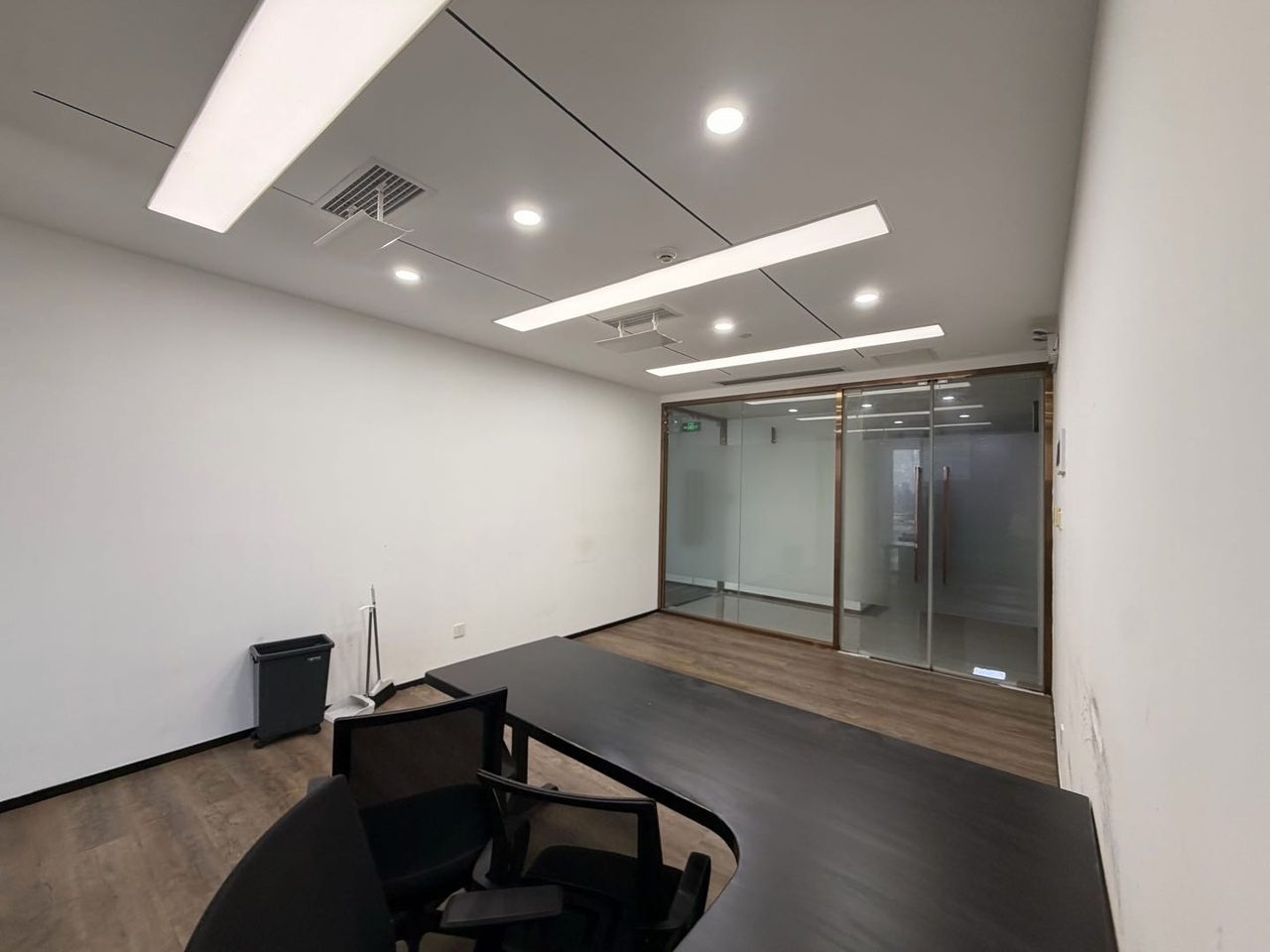 南山区科技园 大冲商务中心111㎡精装办公间中层出租