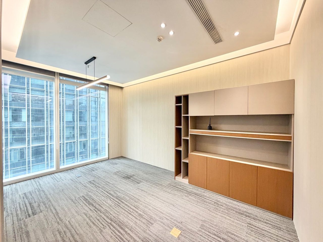 南山区前海 卓越前海壹号353㎡精装办公间高层出租