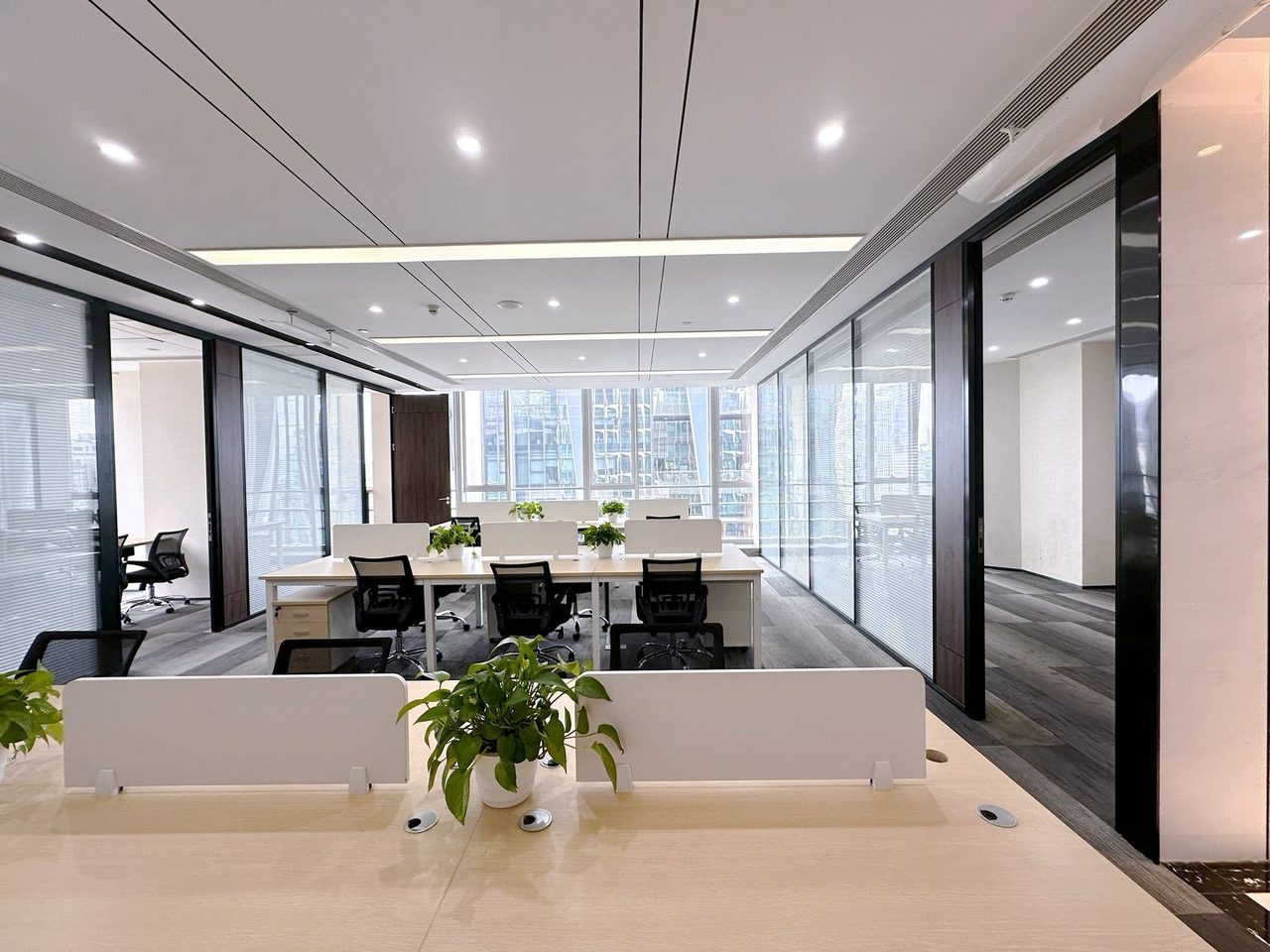 赛西科技大厦280㎡精装办公室出租，高层东北向采光好