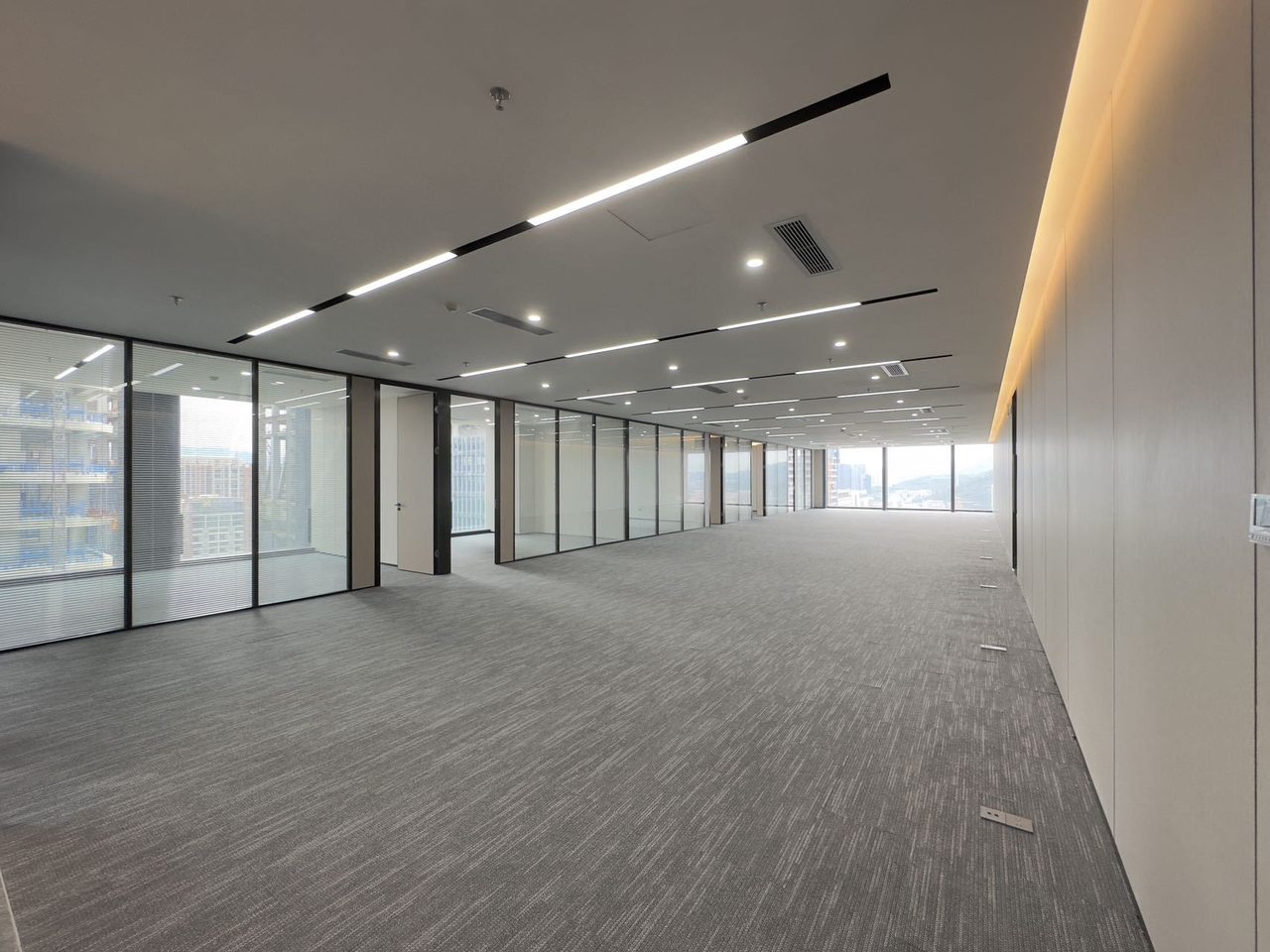 南山区西丽 天珑移动大厦762㎡精装办公间高层出租实景图
