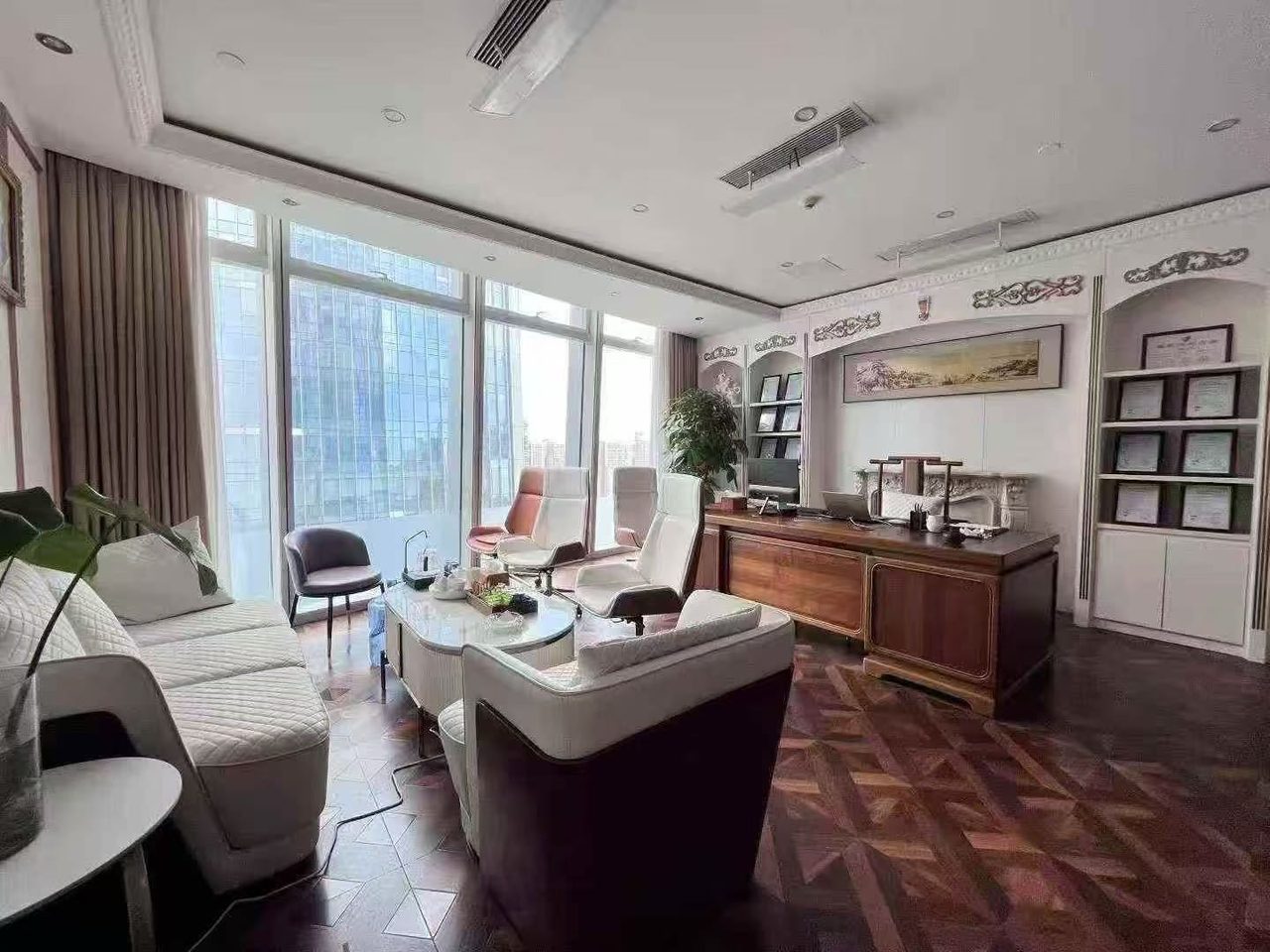 卓越前海壹号1800㎡豪装办公室出租,高层东南向采光好实景图