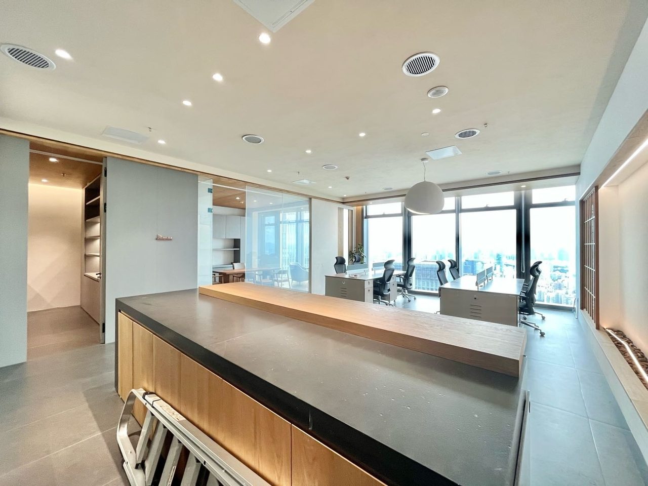 卓越前海壹号178㎡精装办公室出租，高层东向采光好实景图