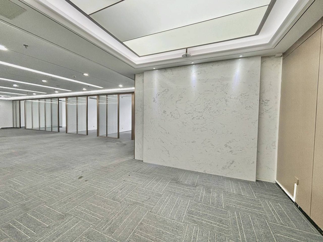 355㎡精装办公室 西北工业大学(深圳三航科技大厦)·近科苑站·高层实景图