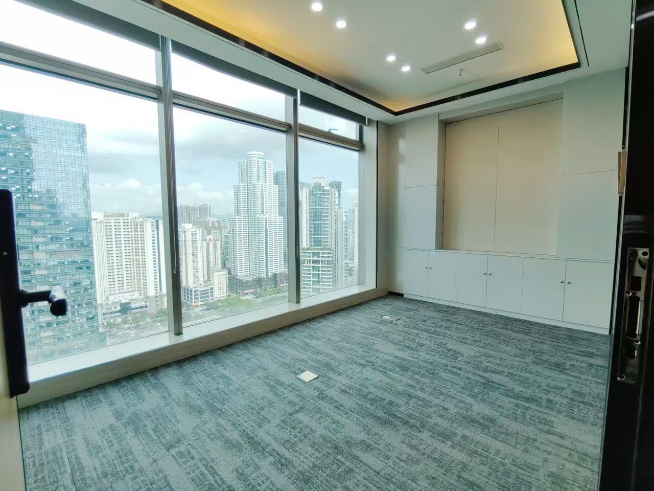 188㎡精装办公室 卓越世纪中心·近会展中心站·高层