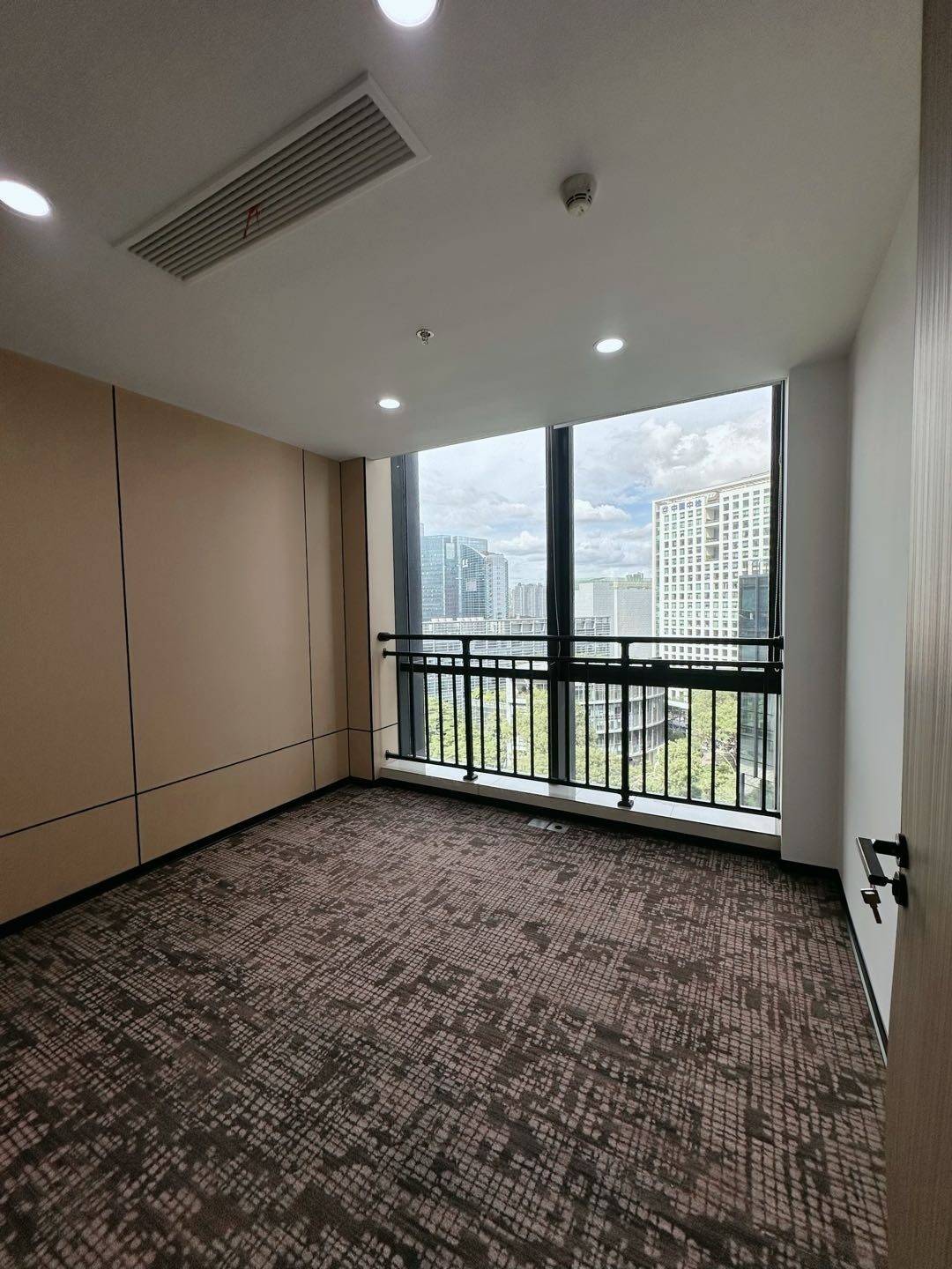 航盛科技大厦109㎡精装写字楼(南山区科技园) 近高新南站