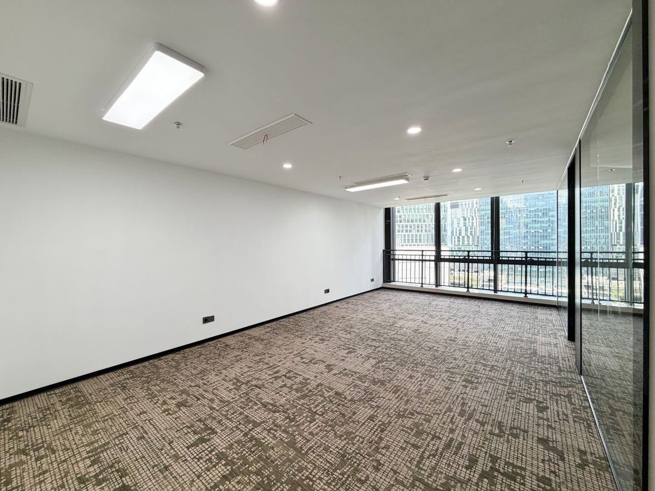 南山区科技园 航盛科技大厦96㎡精装办公间中层出租