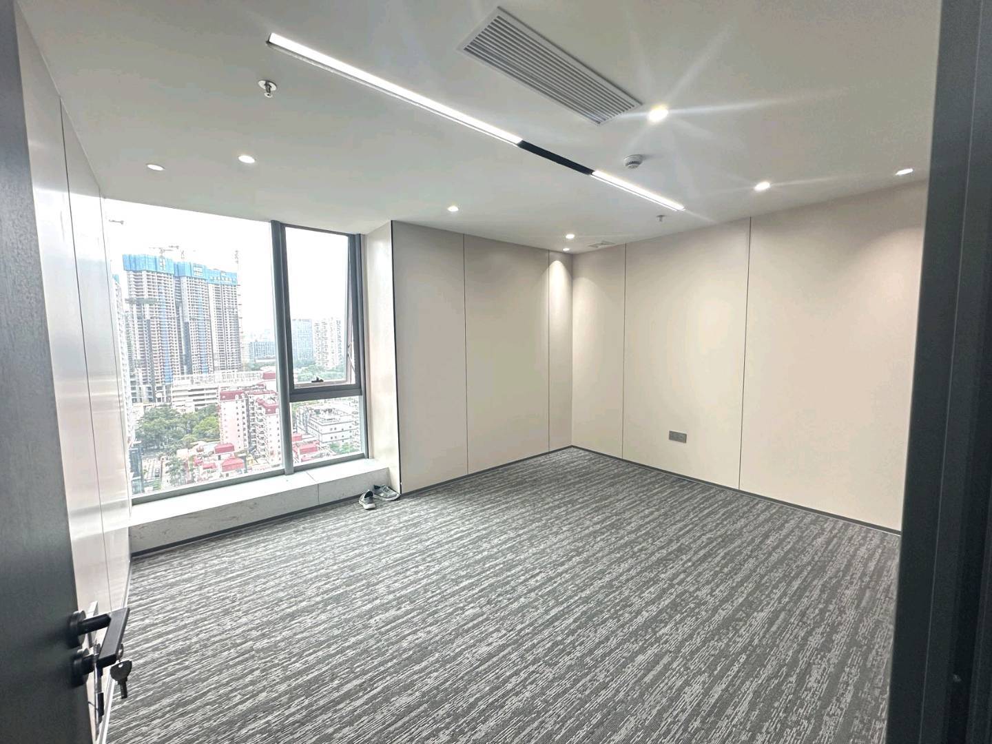 英龙展业大厦 159㎡ 精装 高层办公室出租