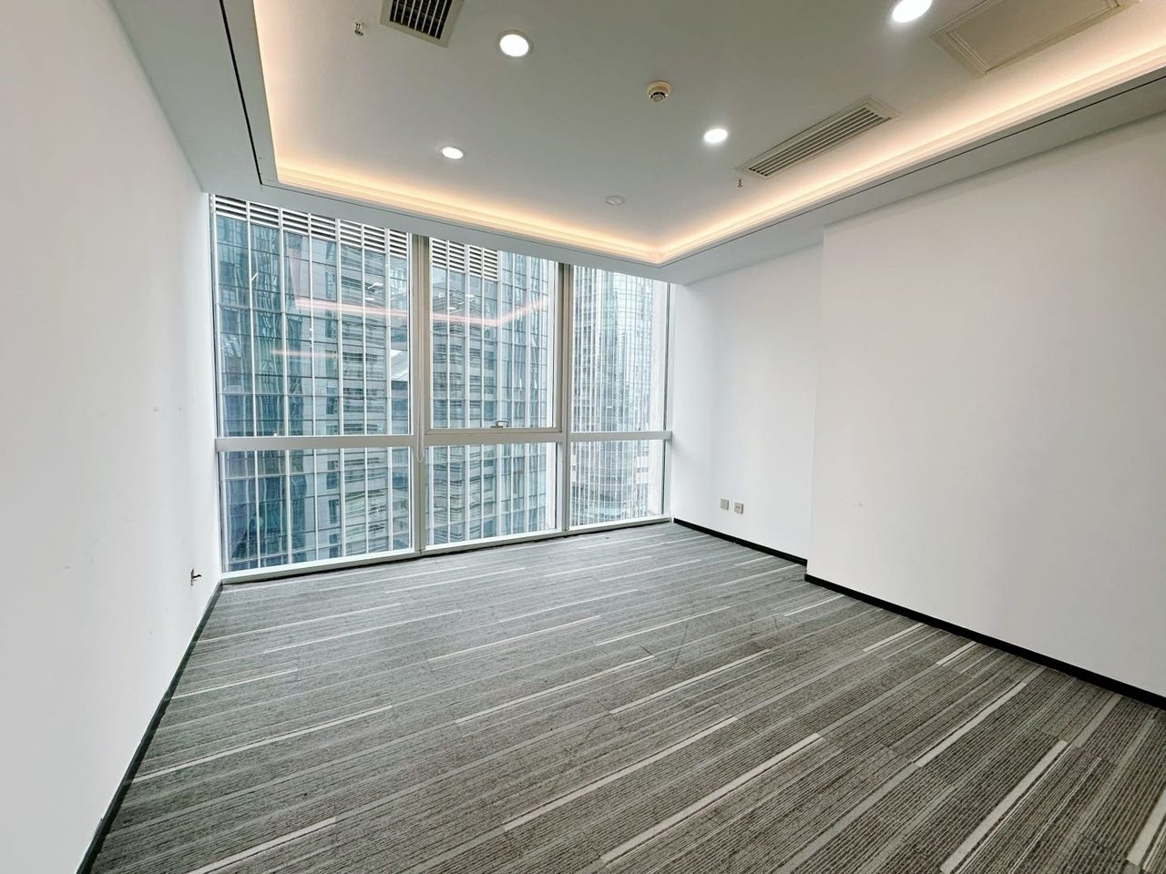 大冲商务中心543㎡精装写字楼(南山区科技园) 近高新园站