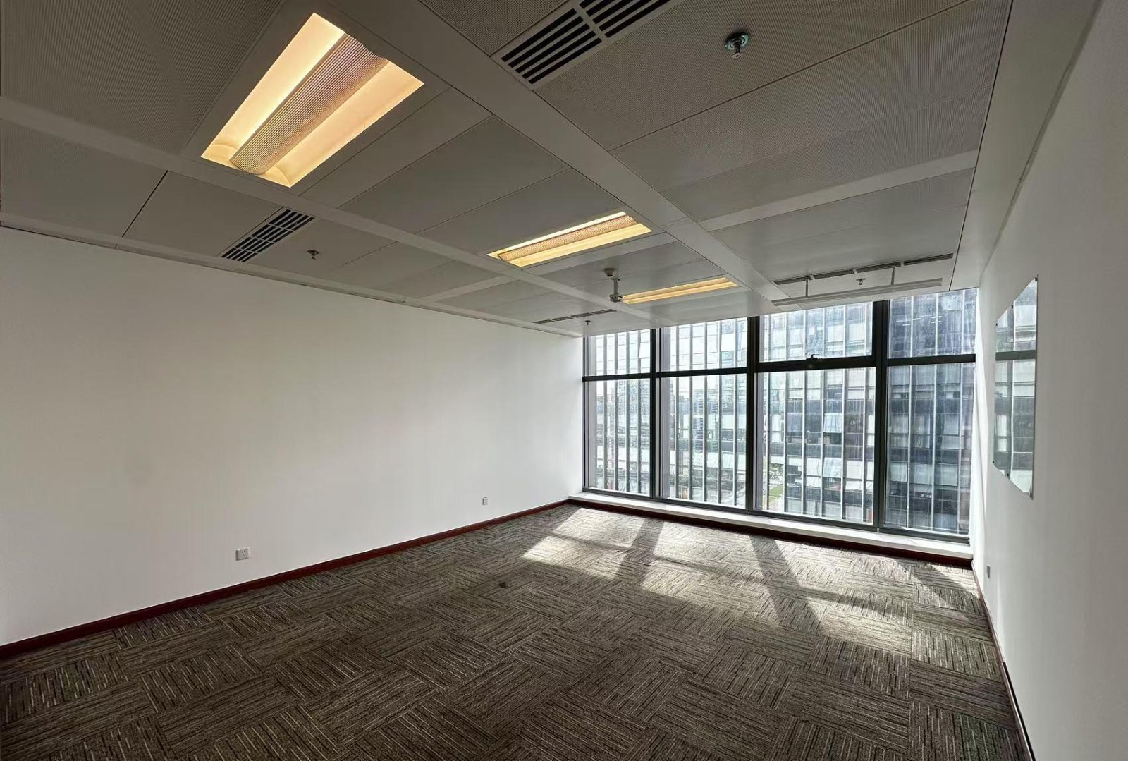 NEO企业大厦 562㎡ 精装 高楼层办公室出租