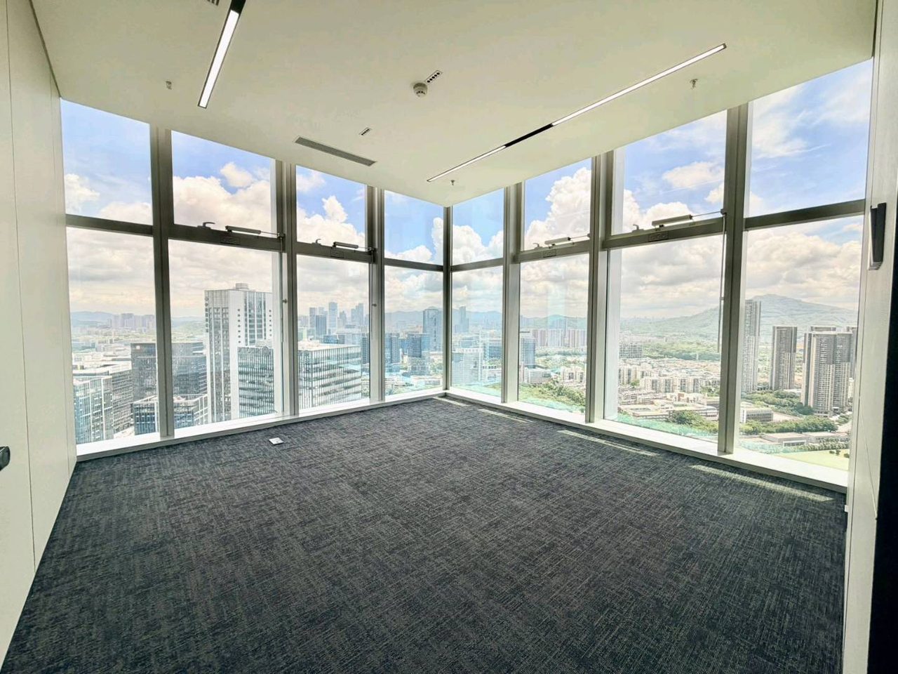 342.63㎡精装办公室 康泰创新广场·近高新中站·高层
