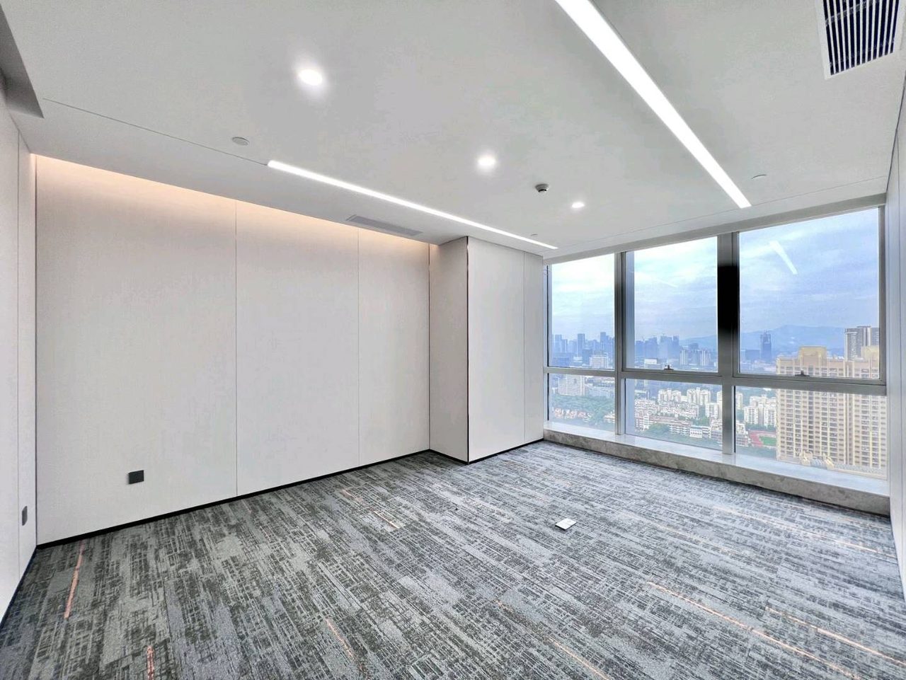688㎡精装办公室 华润置地大厦·近高新园站·高层