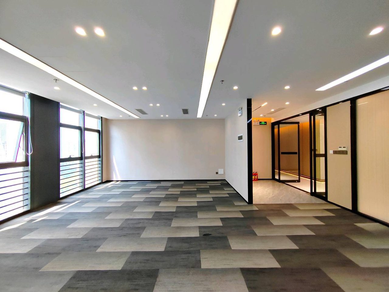 南山区科技园 北科大厦150㎡精装办公间中层出租