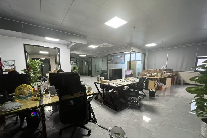 万盛创业园 800㎡ 精装 低楼层办公室出租