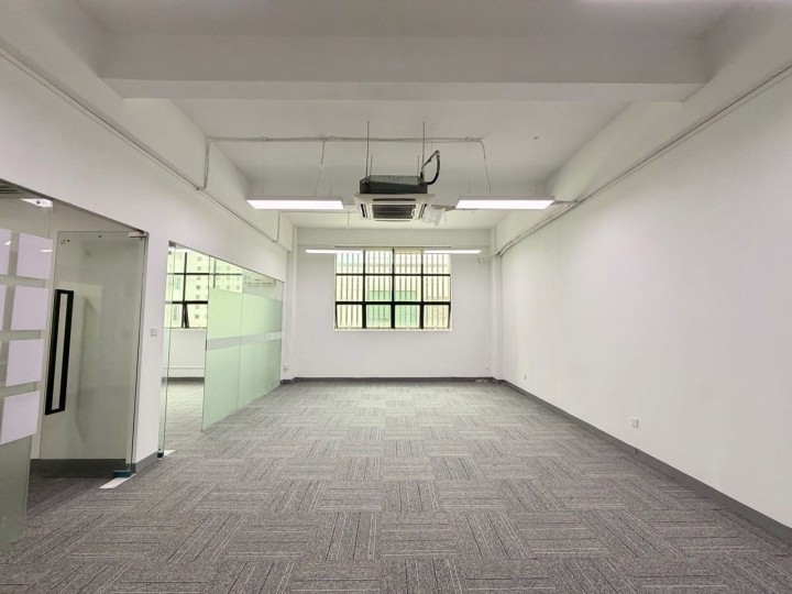 南山云谷二期写字楼176㎡精装户型·低层东向出租