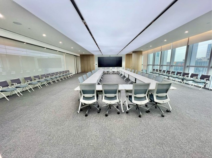 香江金融中心2245㎡豪装办公室出租，中层四面采光向采光好