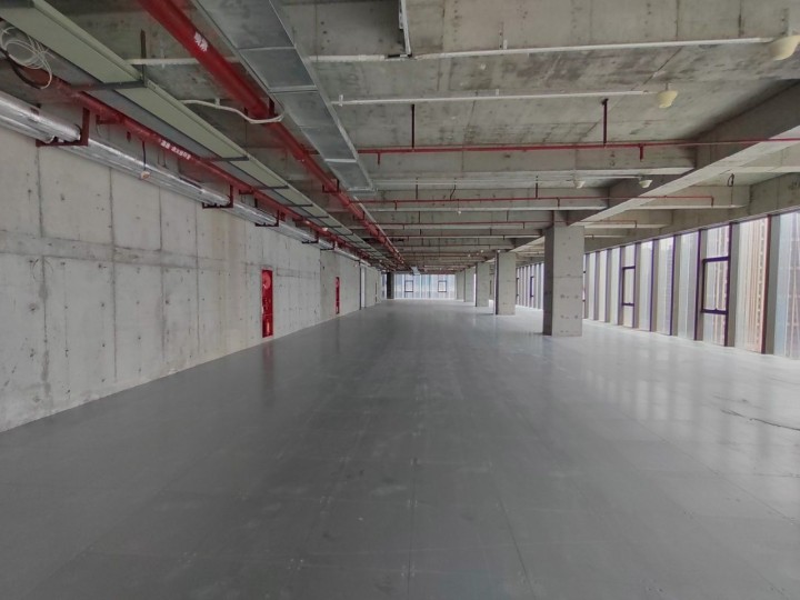 前海科兴科学园(正中华丽中心)1200㎡精装办公室出租，高层四面采光向采光好