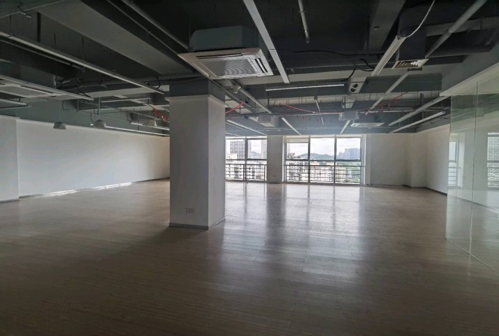 研祥科技大厦637㎡豪装办公室出租，高层北向采光好