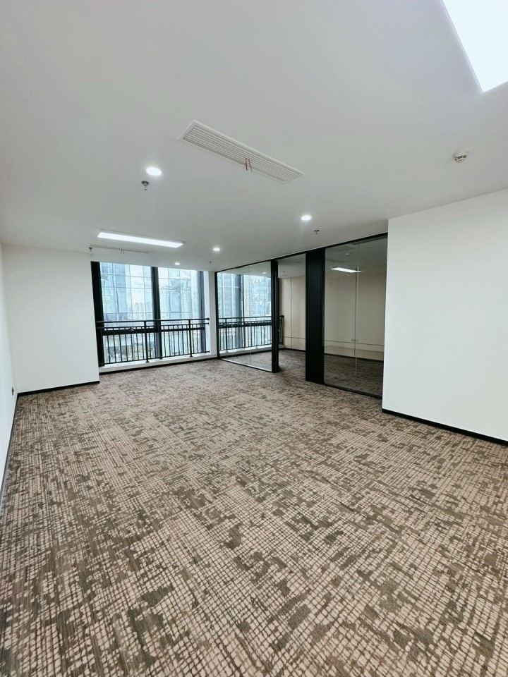 南山区科技园 航盛科技大厦100㎡精装办公间中层出租