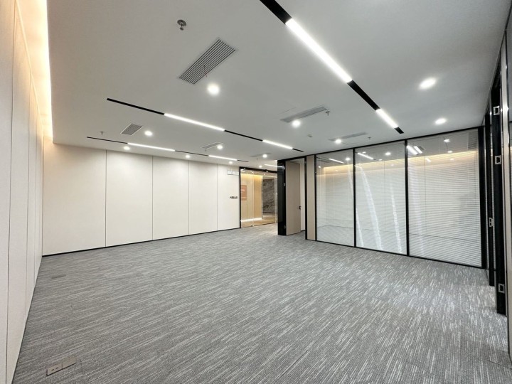 天珑移动大厦244㎡豪装办公室出租，高层南向采光好