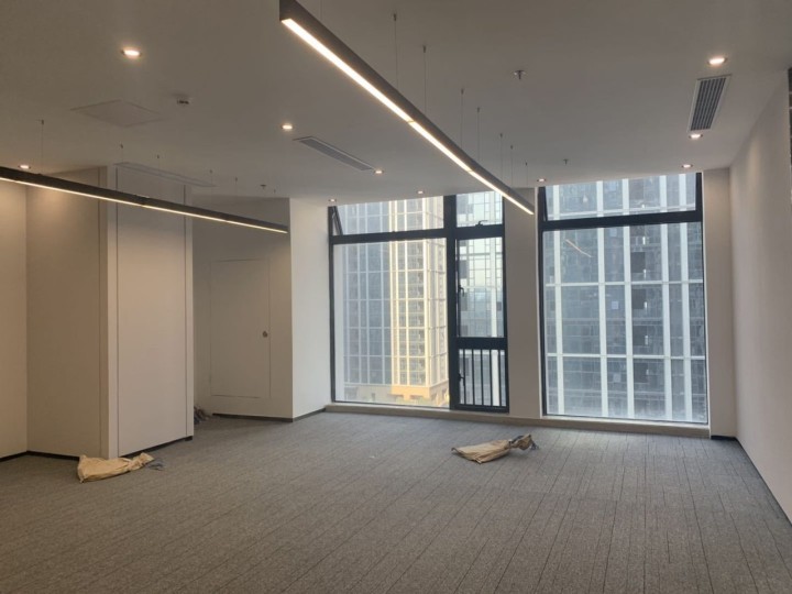 宝安区新安 稻兴环球科创中心（信义领域）211㎡精装办公间低层出租