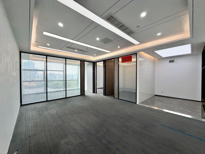阳光粤海大厦133㎡精装办公室出租，高层东南向采光好