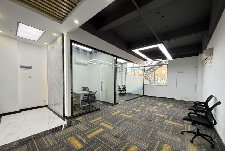 麻雀岭工业区-8号楼 75㎡ 精装 高楼层办公室出租