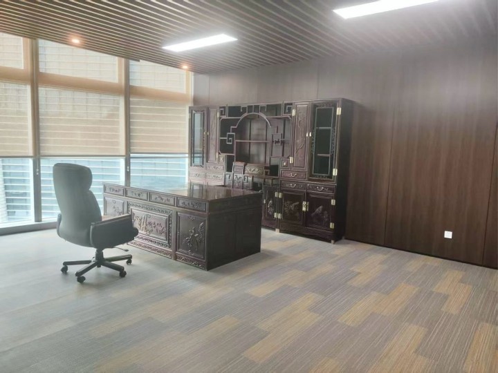信利康大厦写字楼273㎡豪装户型·中层东南向出租