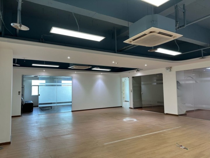 南山区科技园 超力通大厦(凤凰城大厦)357㎡精装办公间中层出租