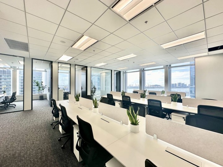 前海嘉里中心255㎡精装办公室出租，高层东向采光好