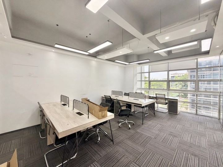 深圳软件园168㎡精装办公室出租，高层北向采光好