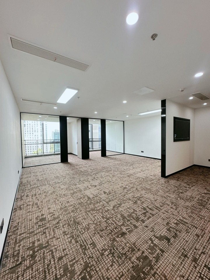 南山区科技园 航盛科技大厦109㎡精装办公间中层出租