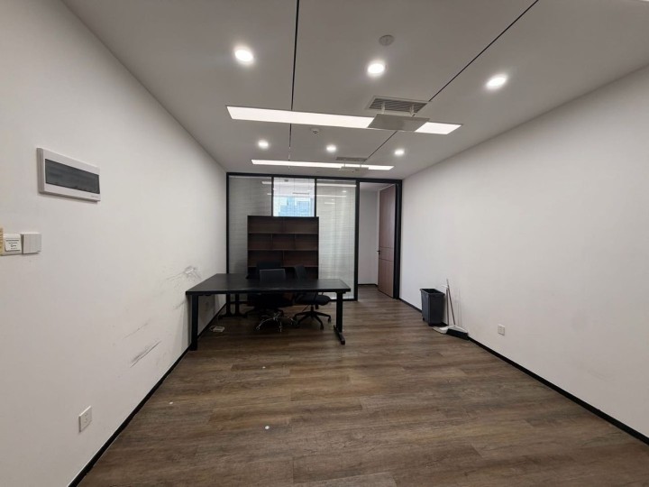 南山区科技园 大冲商务中心111㎡精装办公间中层出租