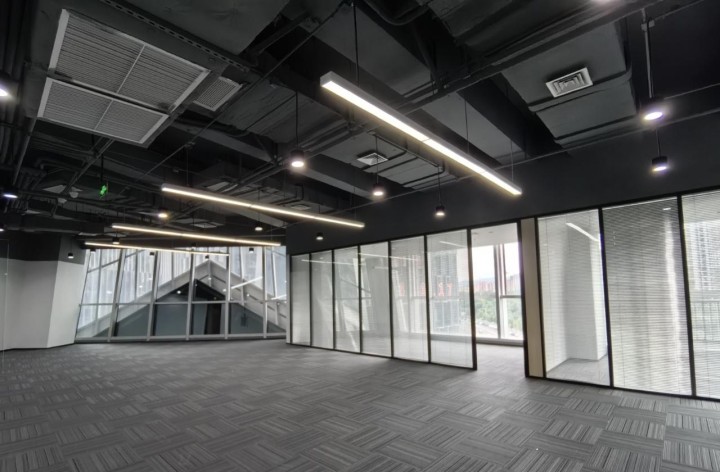 光明凤凰广场 313㎡ 精装 中楼层办公室出租