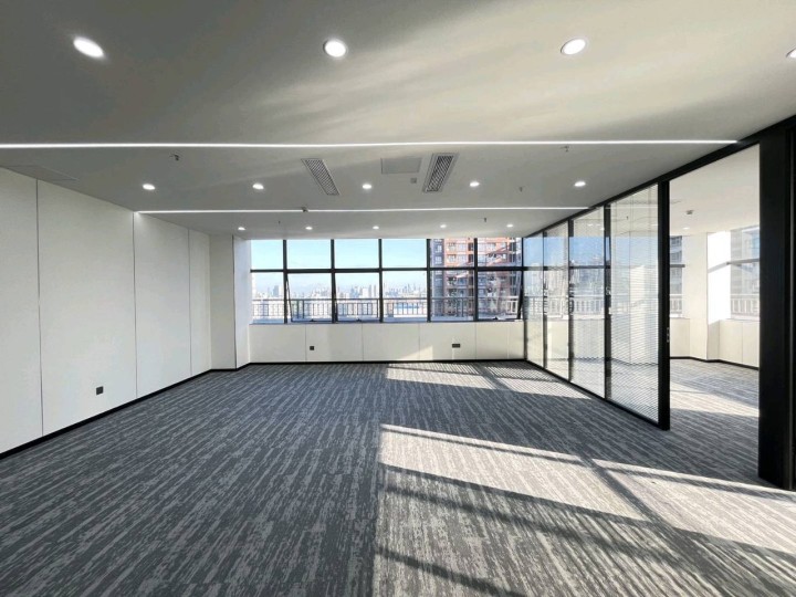 中粮商务公园202㎡精装办公室出租，高层东向采光好