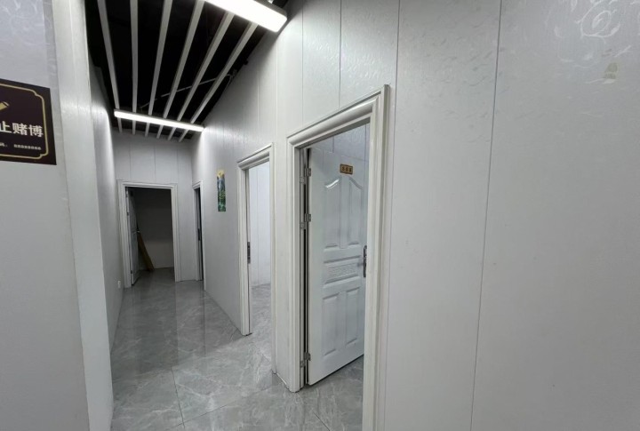多彩城大厦 366㎡ 精装 低楼层办公室出租