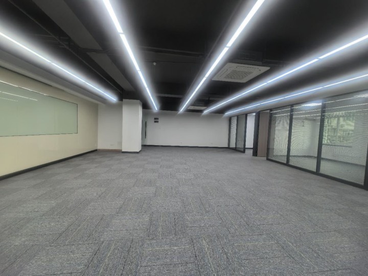 高新技术产业园(虚拟大学园)358㎡精装办公室出租，中层东南向采光好