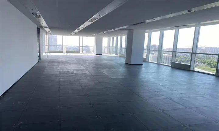 金豪创业园附近还有长途汽车站和火车站