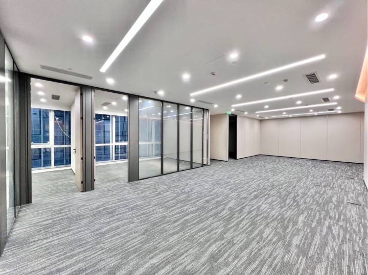 华润置地大厦288㎡精装办公室出租，高层北向采光好