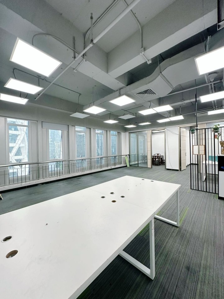 深圳市软件产业基地146㎡豪装办公室出租，高层南向采光好