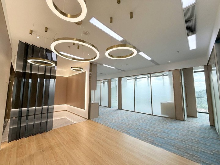 方大城301㎡精装办公室出租，高层西北向采光好