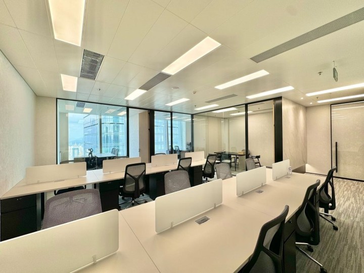 京基滨河时代320㎡精装办公室出租，高层东向采光好