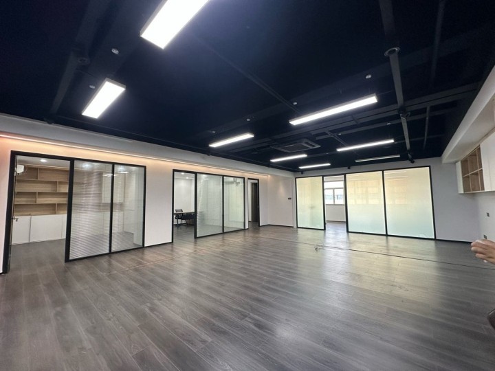 321㎡精装办公室 超力通大厦(凤凰城大厦)·近高新北站·中层