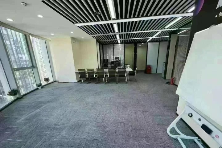 荣德国际-A座 399㎡ 精装 中楼层办公室出租