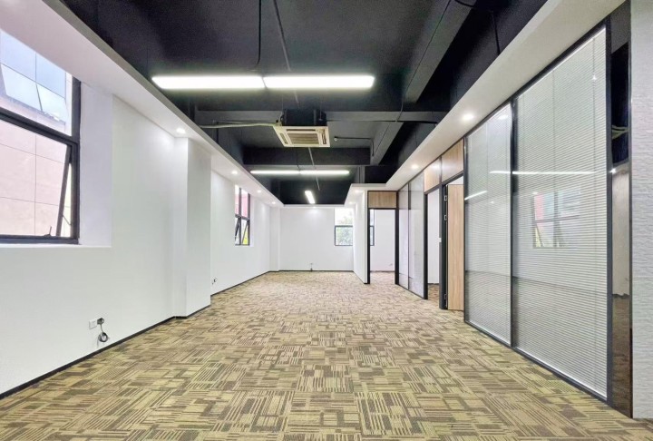 坂田集团新塘智慧园 190㎡ 精装 低楼层办公室出租