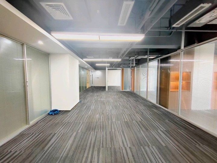 南山区科技园 研祥科技大厦225㎡精装办公间中层出租
