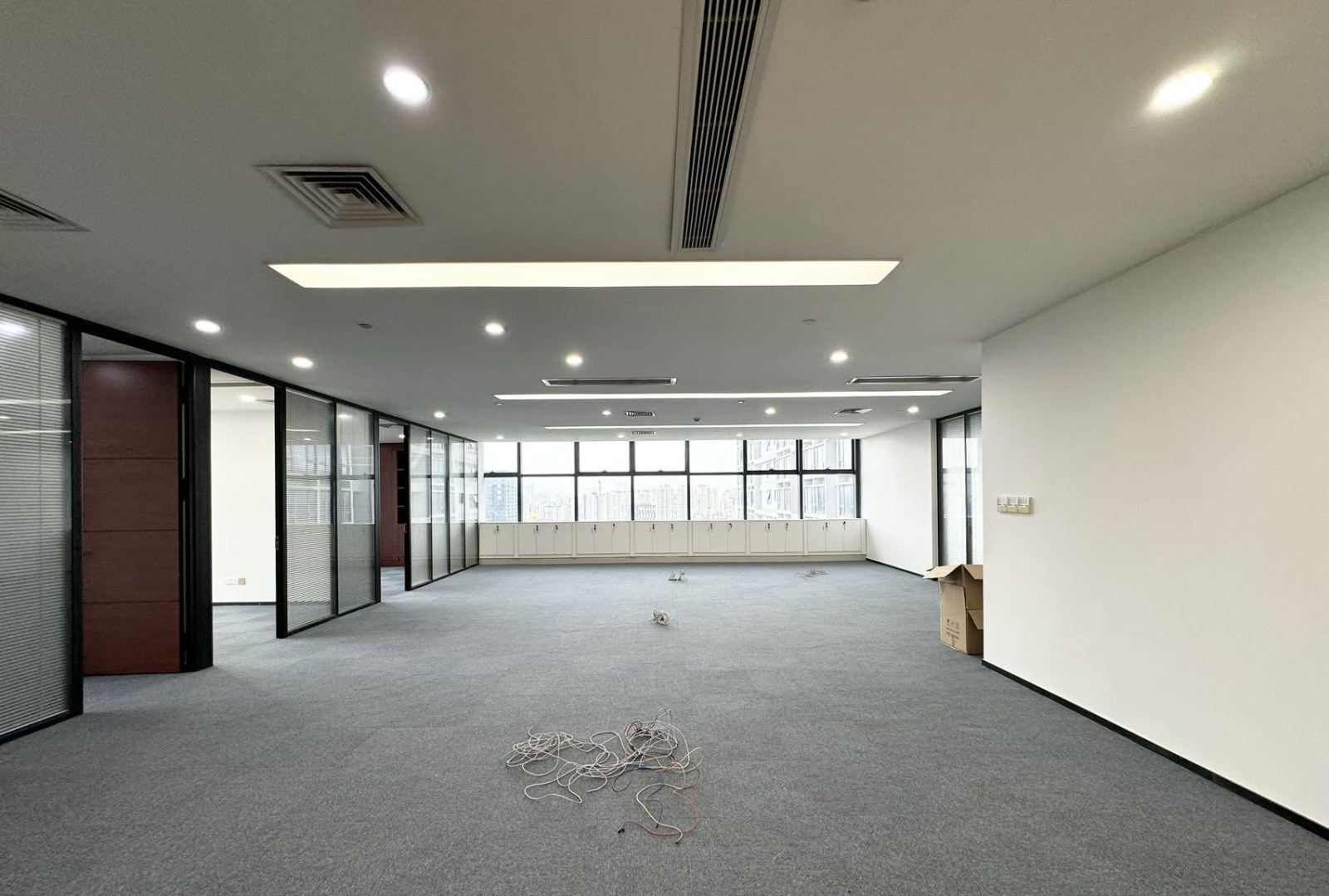 颂德国际 277㎡ 精装 高楼层办公室出租