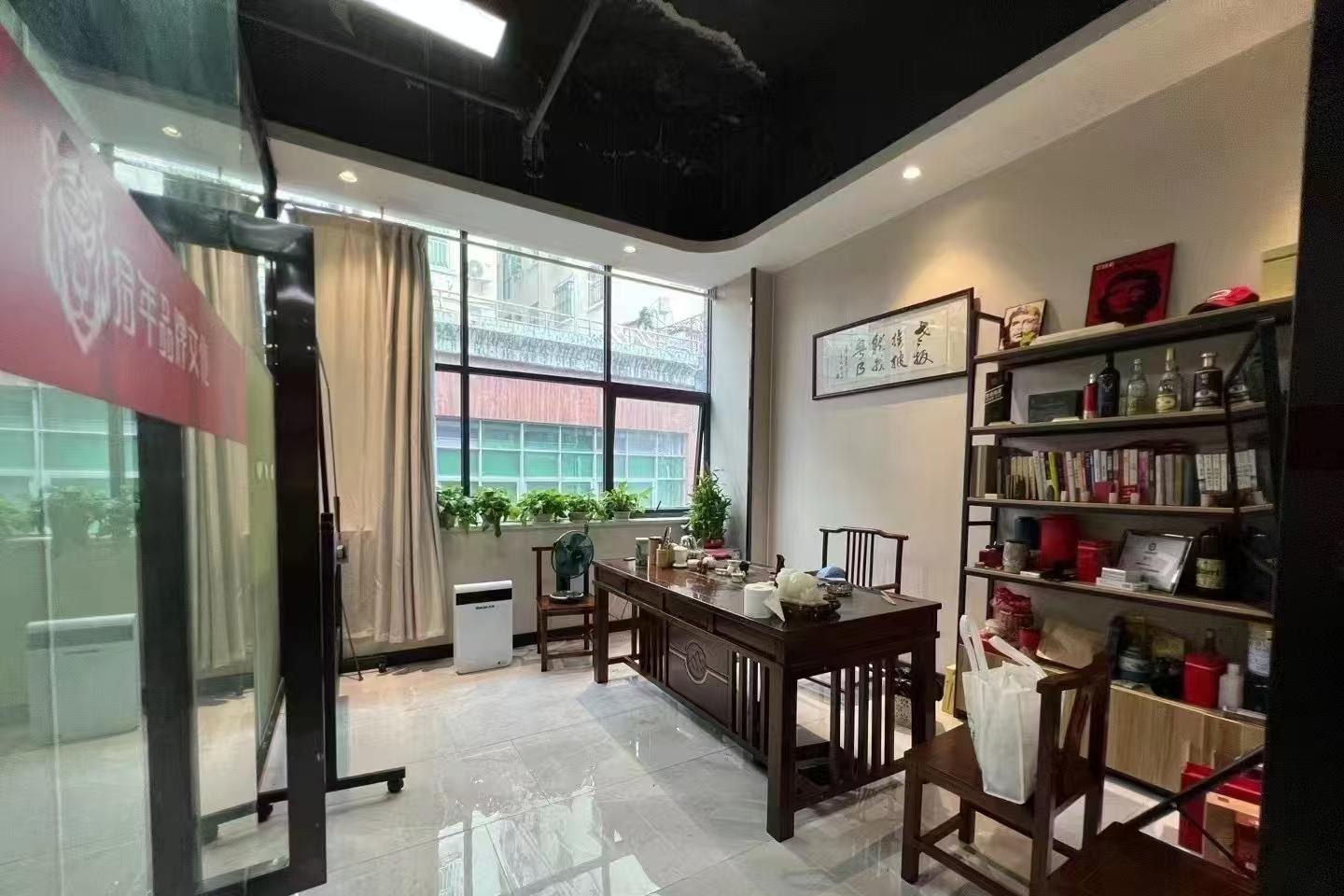 万盛百货(万众步行街店) 134㎡ 精装 低楼层办公室出租