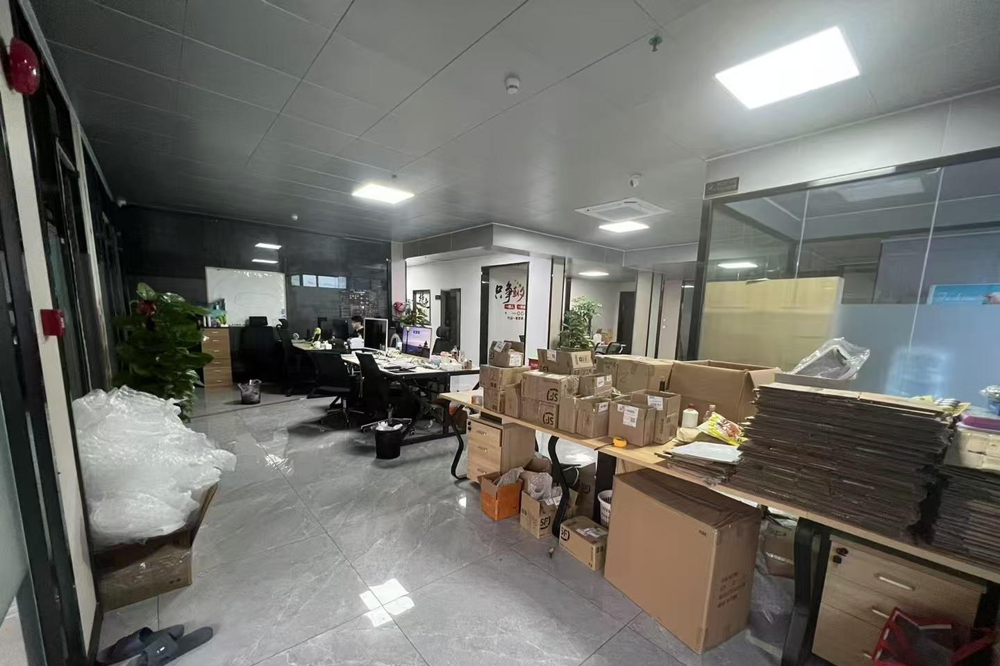 万盛创业园 800㎡ 精装 低楼层办公室出租