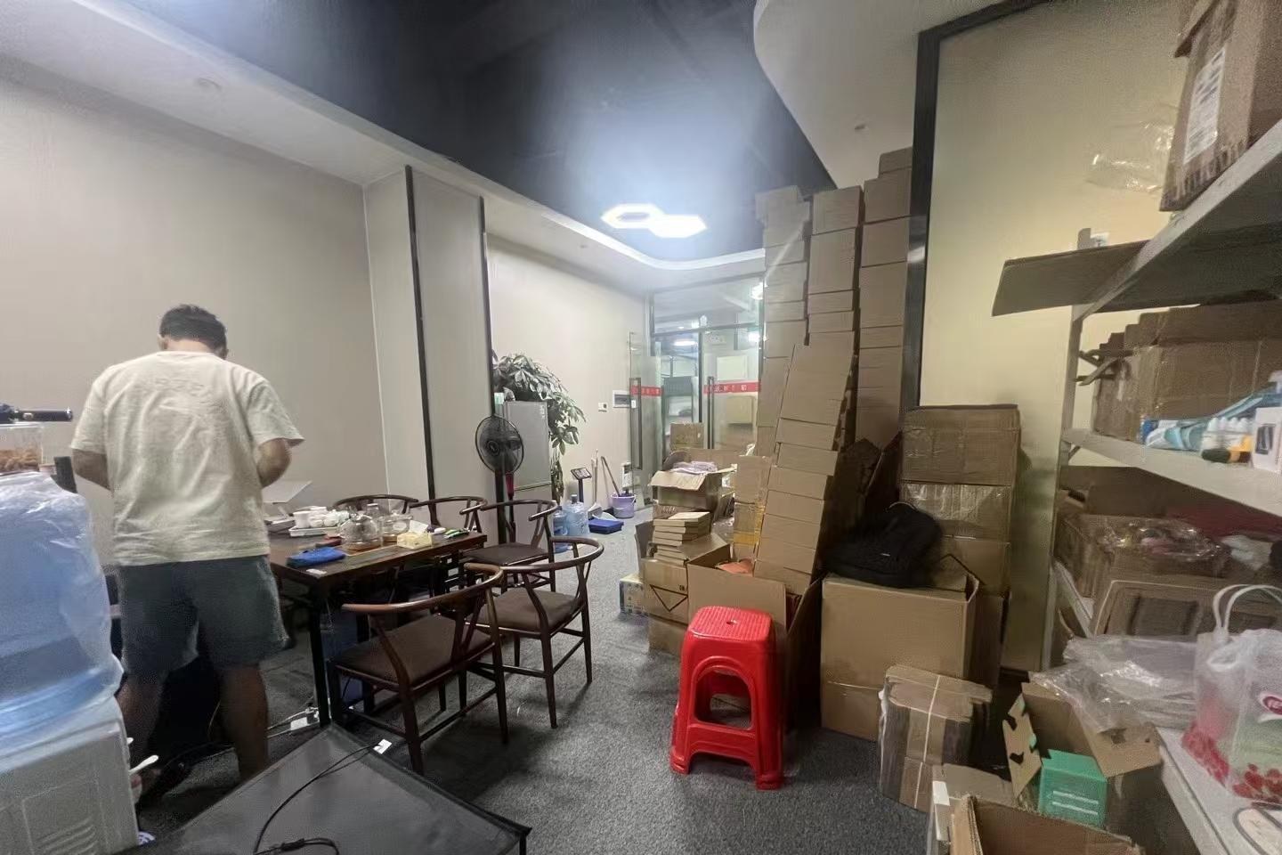 万盛创业园 88㎡ 精装 低楼层办公室出租